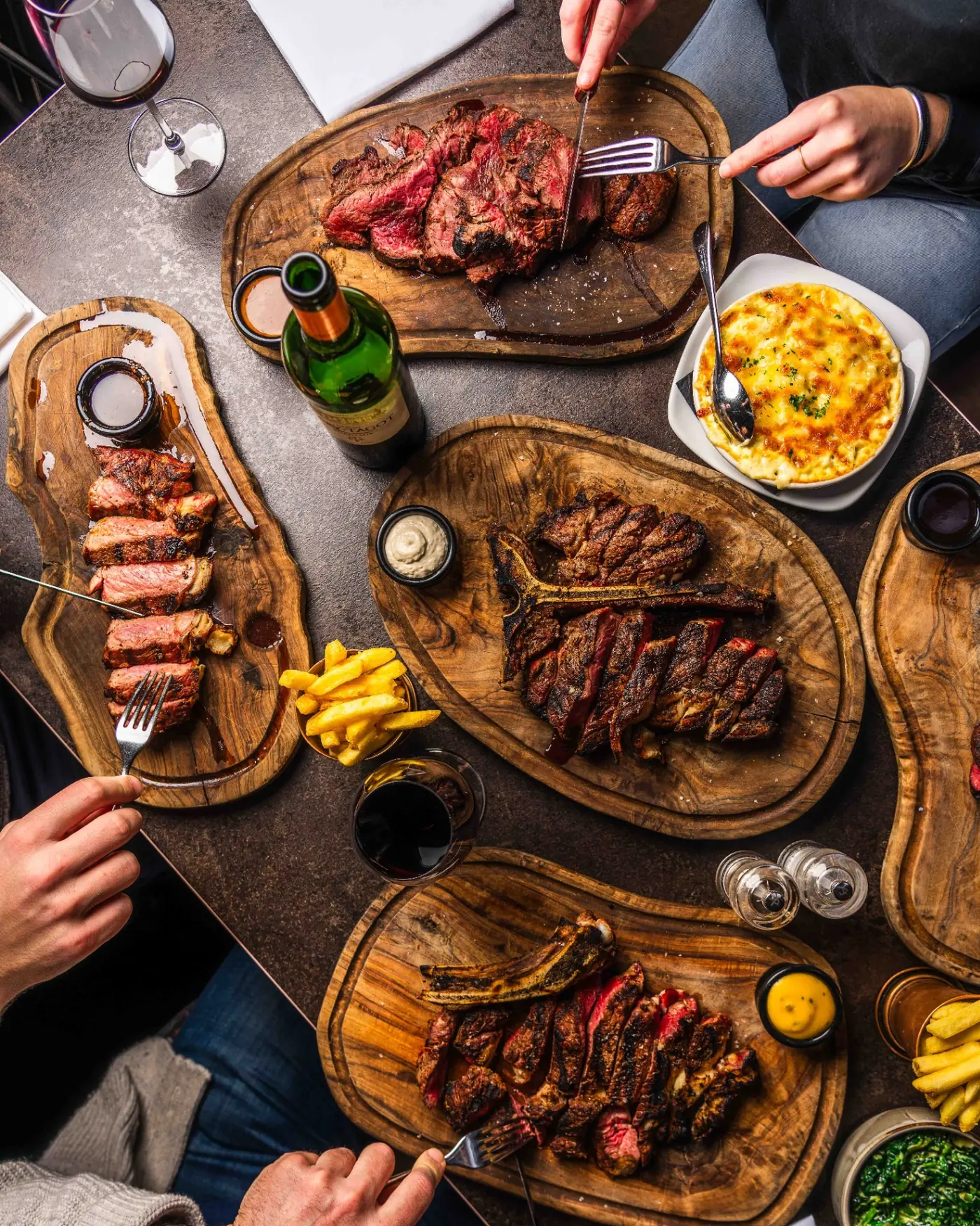 The Jones Family Kitchen 822k accounts reached for a hidden-gem steakhouse.